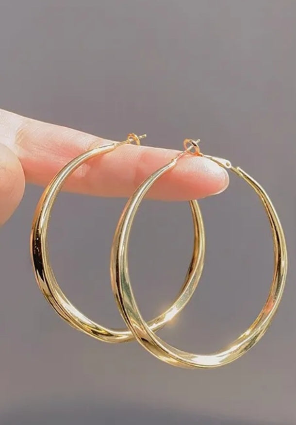 Silia Earrings Gold Main Image